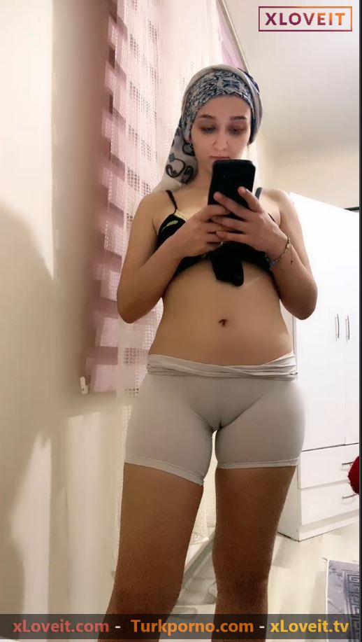 Pembe Cansu ifşa nude Türbanlı